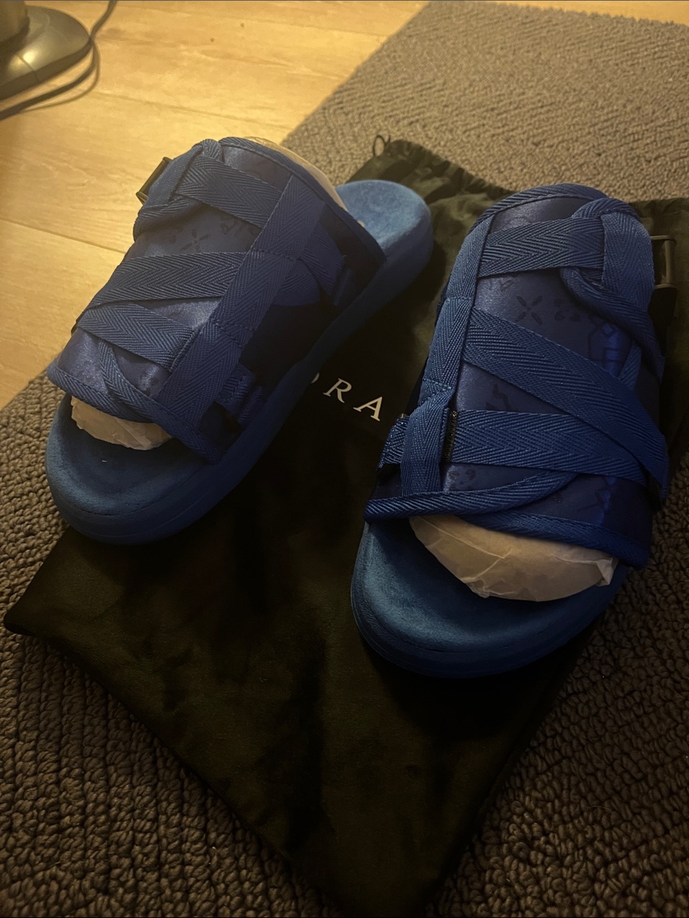 *BRAND NEW* Draco blue wavy slides